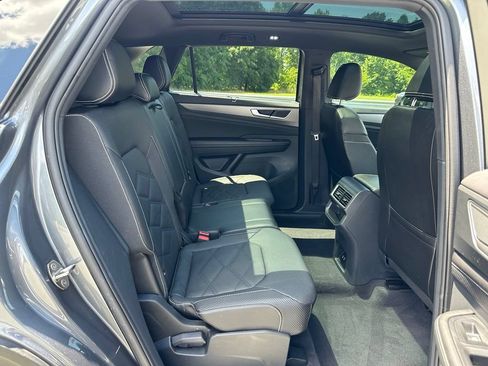 Used 2024 Volkswagen Atlas Cross Sport SE w/ Panoramic Sunroof Package FWD image 21