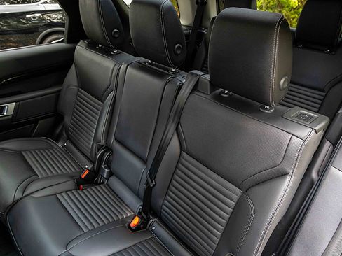 Used 2024 Land Rover Discovery S image 22