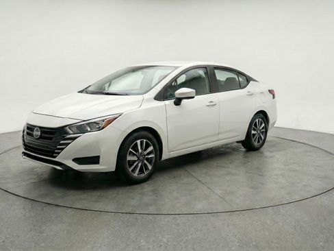 Used 2025 Nissan Versa SV FWD image 3