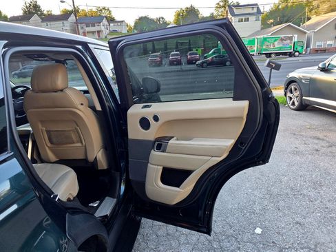 Used 2014 Land Rover Range Rover Sport HSE image 21