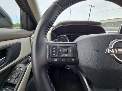 Used 2025 Nissan Rogue SV image 11