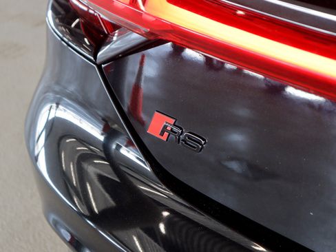 Used 2022 Audi RS e-tron GT w/ Carbon Performance Package image 31