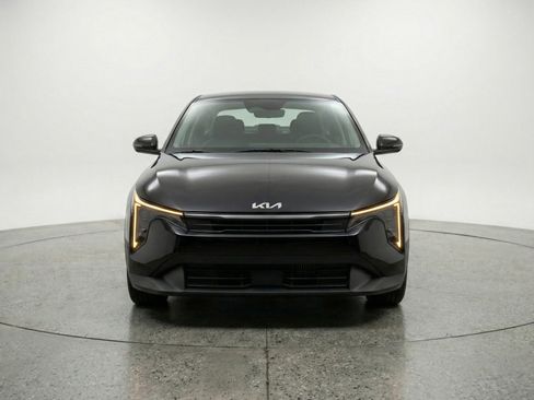 Used 2025 Kia K4 LXS image 2