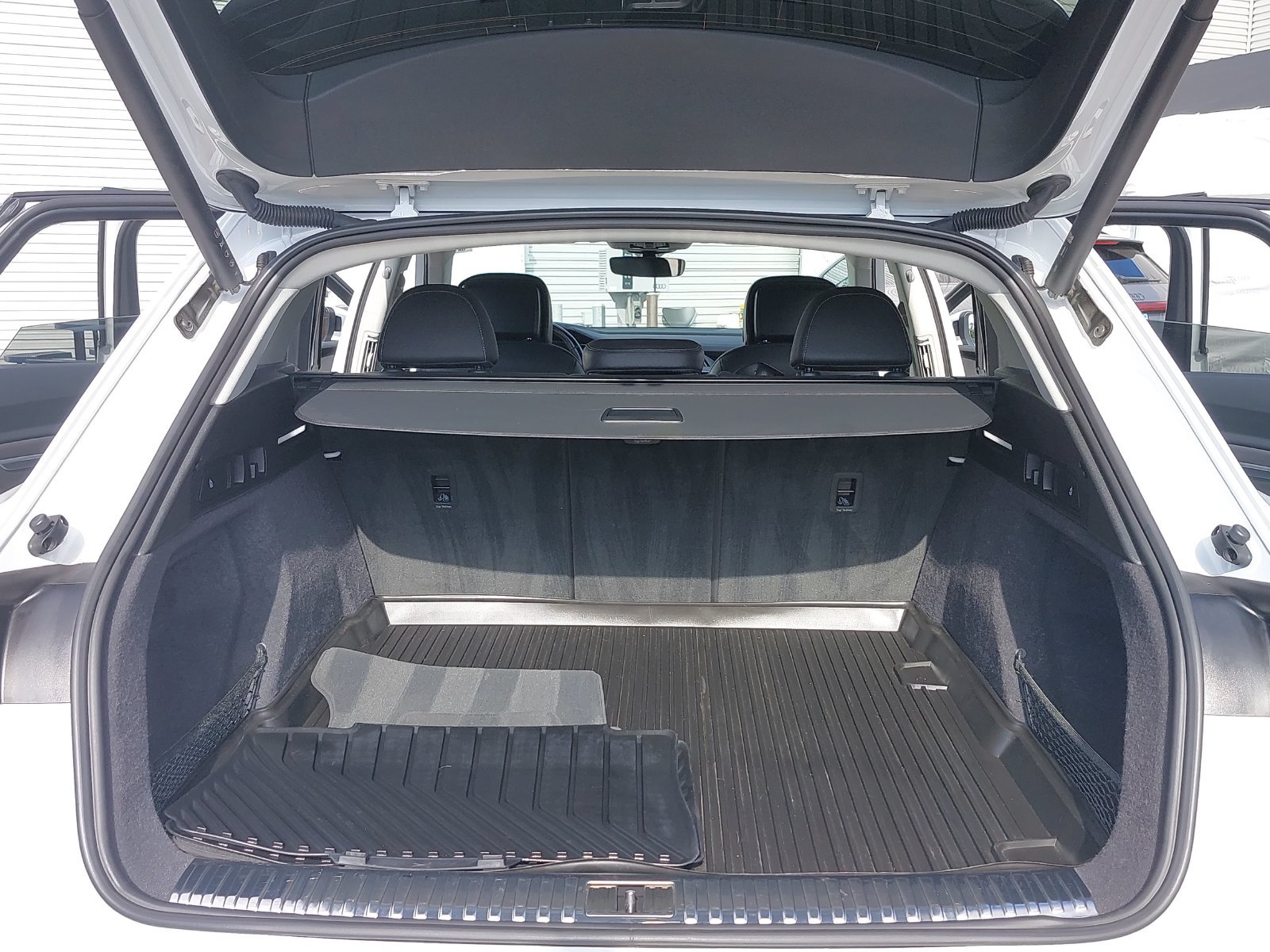 Used 2024 Audi Q8 e-tron Premium Plus AWD/4WD image 12
