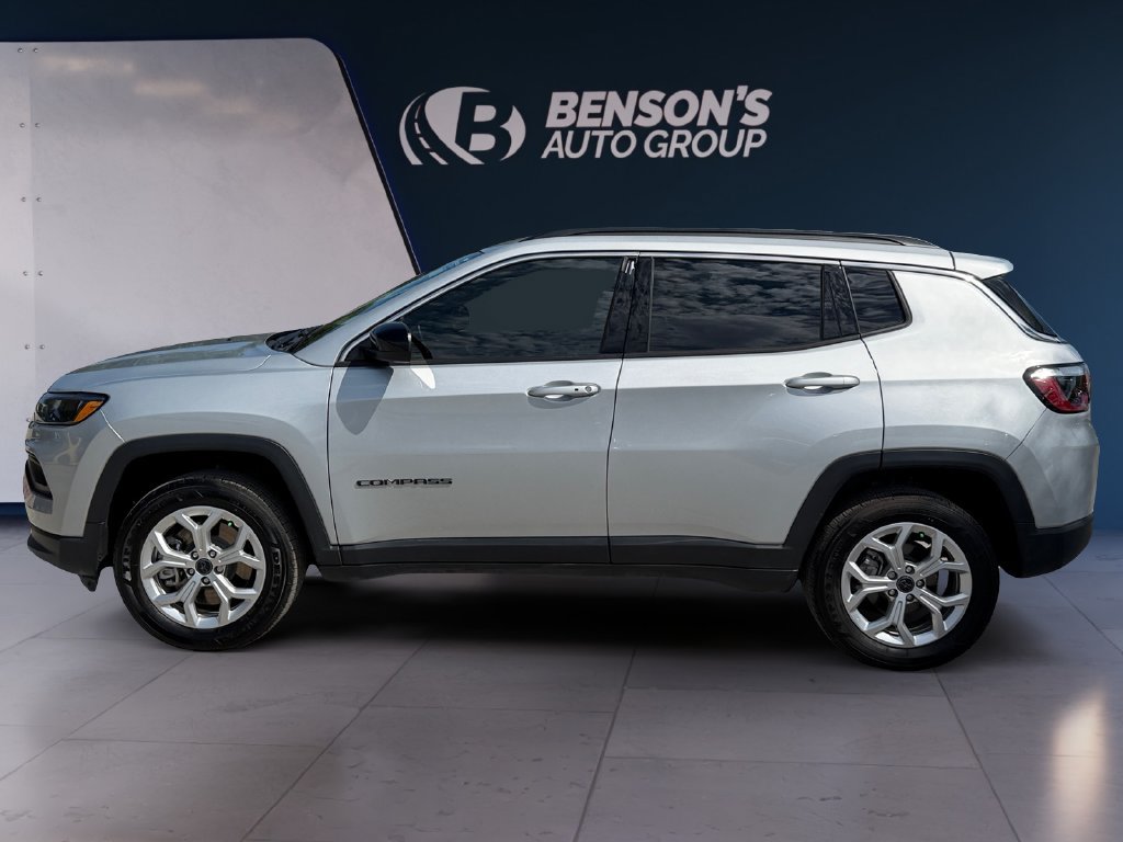 Used 2026 Jeep Compass Latitude AWD/4WD image 2