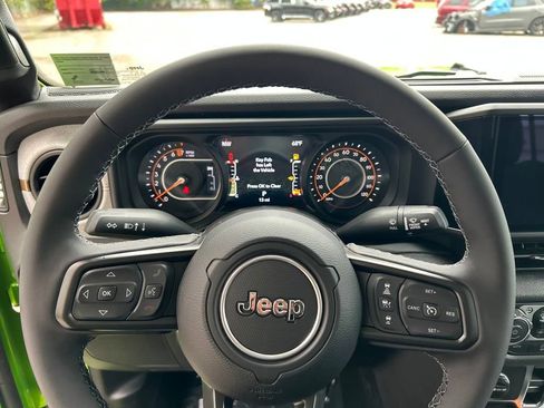 New 2025 Jeep Gladiator Sport image 13