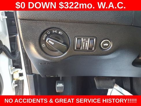 Used 2017 Dodge Charger SE w/ Power Sunroof Group image 11