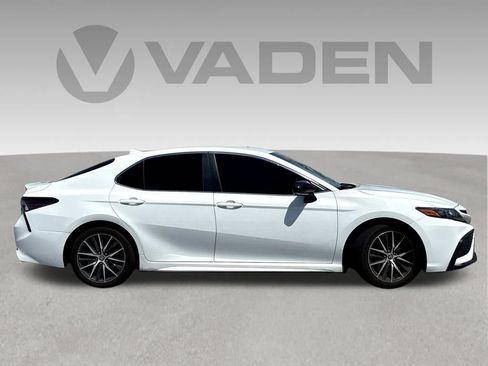 Used 2022 Toyota Camry SE FWD image 21