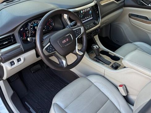 Used 2019 GMC Acadia Denali w/ Technology Package FWD image 11