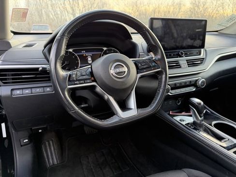 Used 2023 Nissan Altima 2.5 SV w/ SV Premium Package image 10