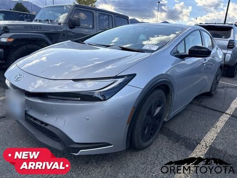 Used 2025 Toyota Prius LE FWD image 17