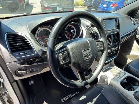 Used 2017 Dodge Grand Caravan SXT FWD image 30