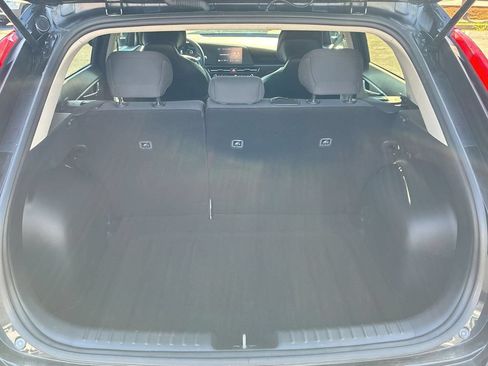 Used 2025 Kia Niro LX FWD image 28