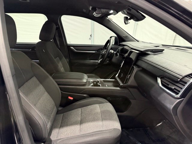 Used 2025 GMC Acadia Elevation AWD/4WD image 23