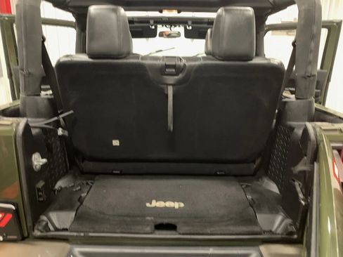 Used 2016 Jeep Wrangler Sahara image 39