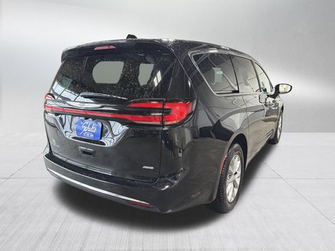Used 2026 Chrysler Pacifica Select AWD/4WD image 7