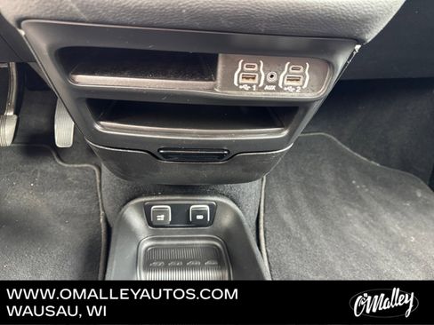 Used 2021 Chrysler Pacifica Touring AWD/4WD image 22