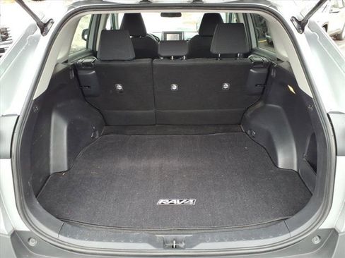 Used 2019 Toyota RAV4 LE w/ Carpet Mat Package image 11