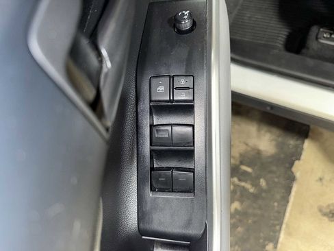 Used 2022 Toyota Highlander LE image 23