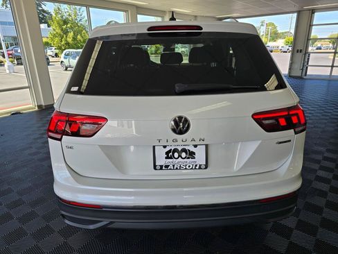 Used 2023 Volkswagen Tiguan SE w/ Panoramic Sunroof Package AWD/4WD image 4