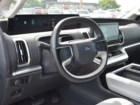 Used 2025 Ford Expedition Max Platinum AWD/4WD image 10