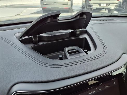 Used 2020 Jeep Cherokee Limited image 6