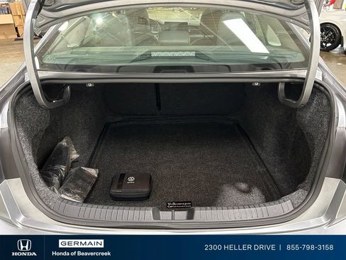 Used 2025 Volkswagen Jetta SE w/ Sunroof Package FWD image 29