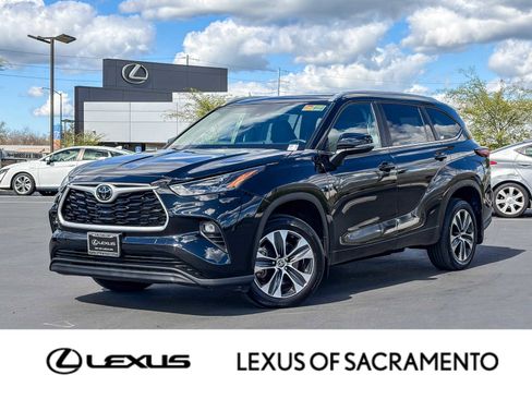 Used 2024 Toyota Highlander XLE image 1