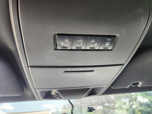 Used 2015 Dodge Grand Caravan SXT image 28