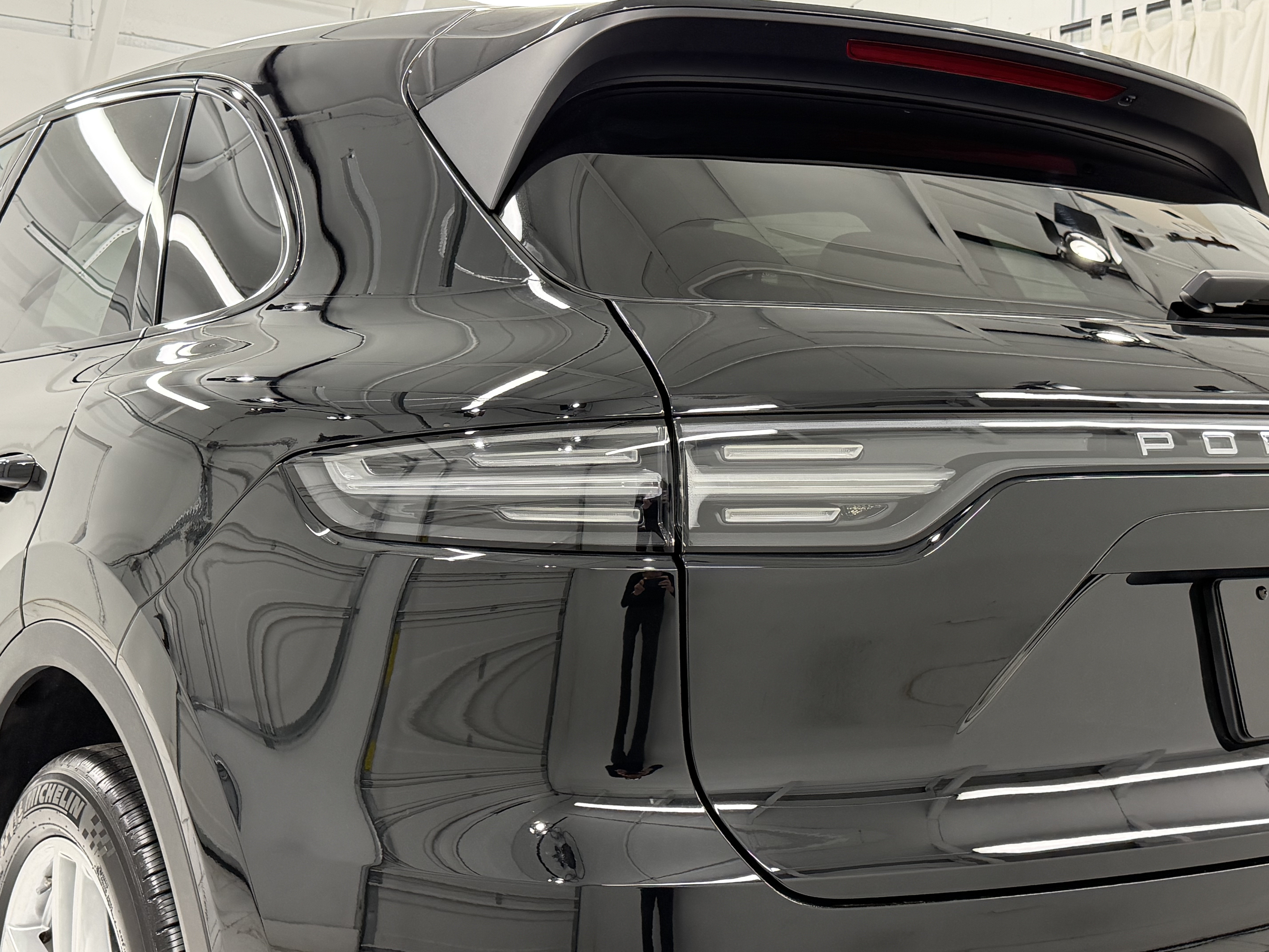 Certified 2023 Porsche Cayenne AWD/4WD image 18
