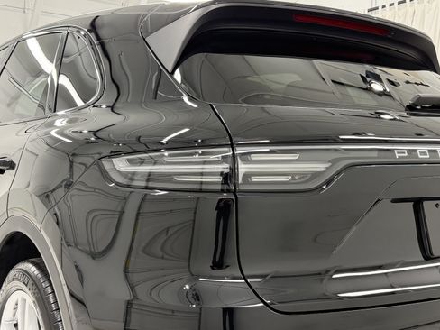 Certified 2023 Porsche Cayenne AWD/4WD image 18