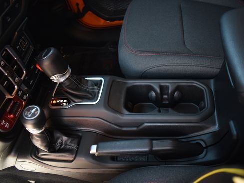 Used 2025 Jeep Gladiator Rubicon w/ Technology Group image 21