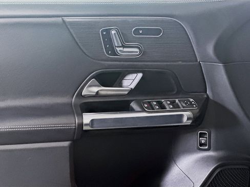 Used 2025 Mercedes-Benz GLB 250 image 15