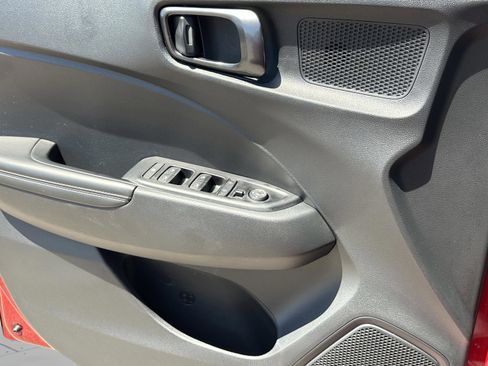 Used 2024 Hyundai Venue Limited image 21