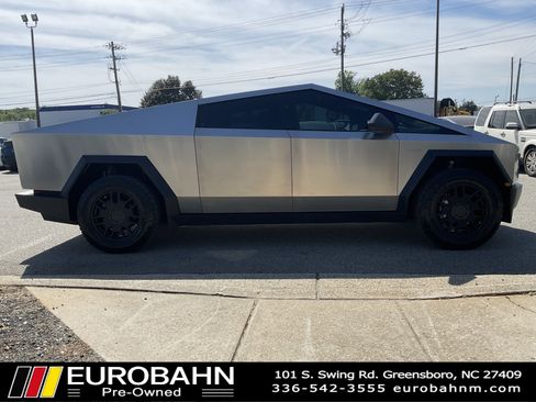 Used 2024 Tesla Cybertruck AWD Crew Cab image 22