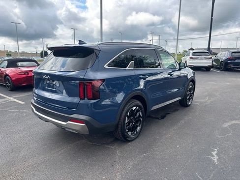 Used 2024 Kia Sorento S w/ Panoramic Sunroof Package FWD image 7