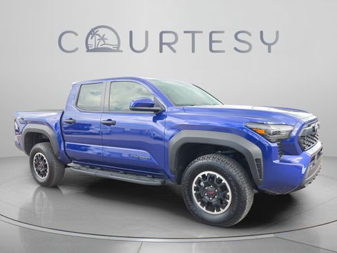 Certified 2025 Toyota Tacoma TRD Off-Road AWD/4WD image 7