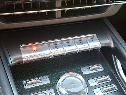 Used 2025 Lincoln Nautilus Reserve image 15