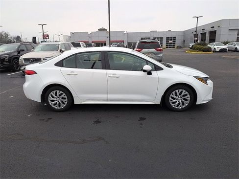 Certified 2025 Toyota Corolla LE image 8