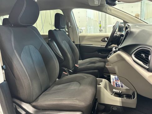 Used 2023 Chrysler Voyager LX FWD image 35
