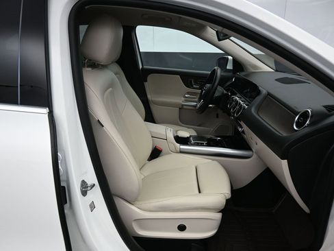 Used 2021 Mercedes-Benz GLA 250 4MATIC image 41