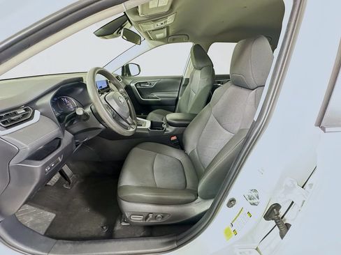 Certified 2025 Toyota RAV4 XLE FWD image 21