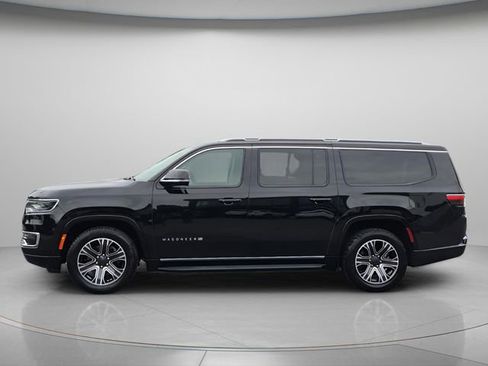 Used 2024 Jeep Wagoneer L Series II w/ Flexible Seating Group AWD/4WD image 3