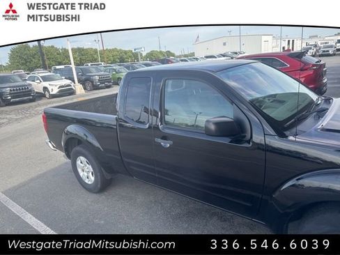 Used 2011 Nissan Frontier SV image 11