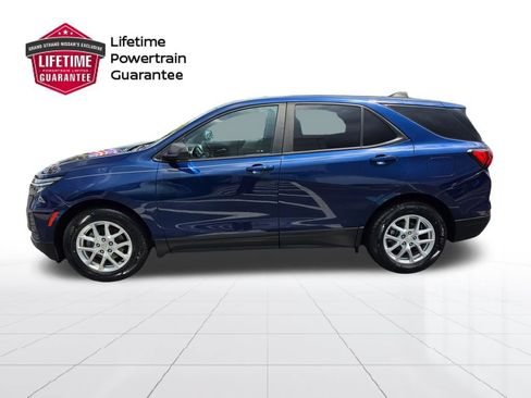 Used 2023 Chevrolet Equinox LS w/ LS Convenience Package FWD image 2