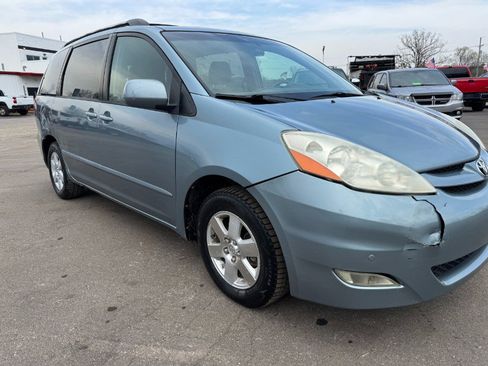 Used 2009 Toyota Sienna XLE FWD image 12