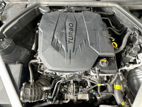 Used 2025 Genesis G70 2.5T RWD image 32