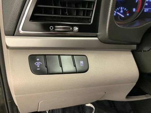 Used 2018 Hyundai Elantra SE FWD image 23
