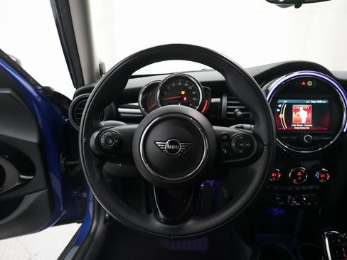 Used 2020 MINI Cooper 4-Door Hardtop image 4