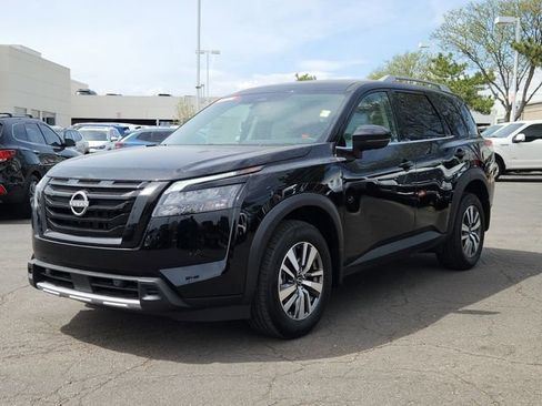New 2025 Nissan Pathfinder SL w/ Black Appearance Package AWD/4WD image 4